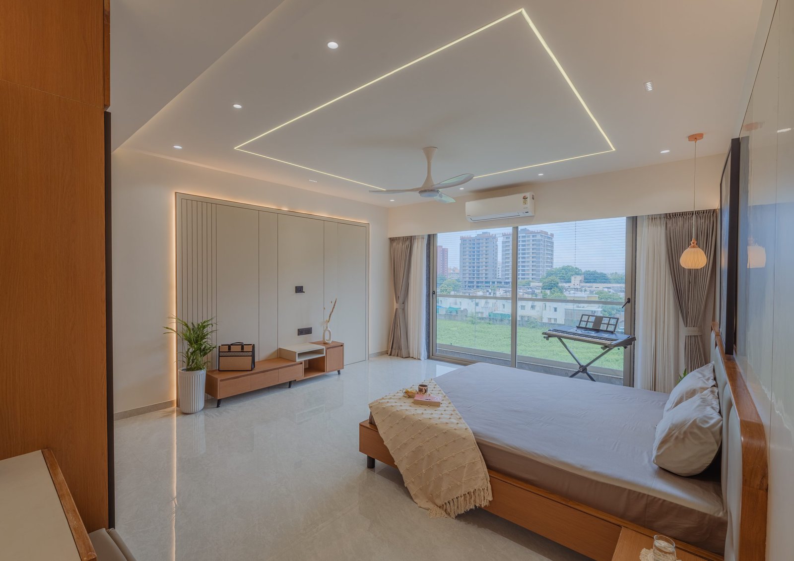 Bedroom with a view out, Jayendra Bhai Residence by Himanshu Raval Architects